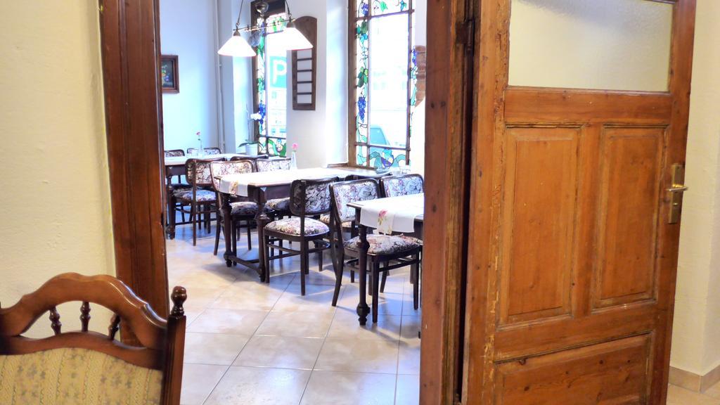 Romantisches Hotel Zur Traube Schwerin シュヴェリーン エクステリア 写真