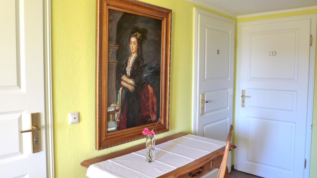 Romantisches Hotel Zur Traube Schwerin シュヴェリーン エクステリア 写真