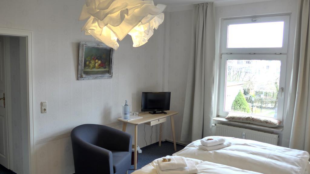 Romantisches Hotel Zur Traube Schwerin シュヴェリーン エクステリア 写真