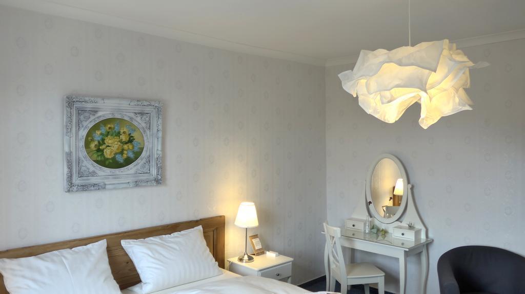 Romantisches Hotel Zur Traube Schwerin シュヴェリーン エクステリア 写真