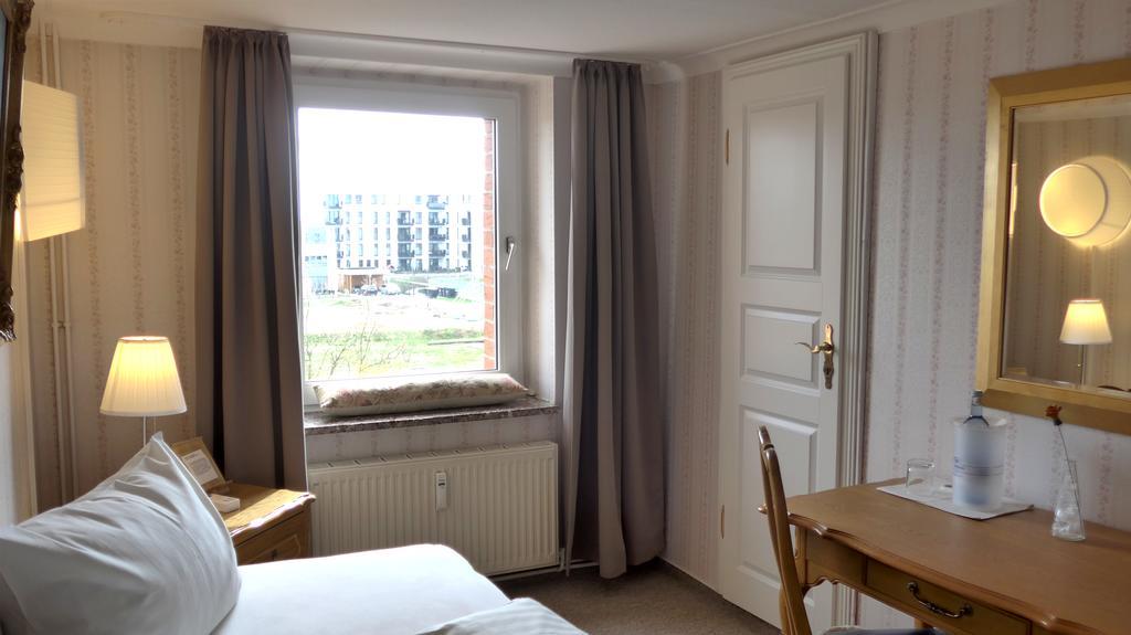 Romantisches Hotel Zur Traube Schwerin シュヴェリーン エクステリア 写真