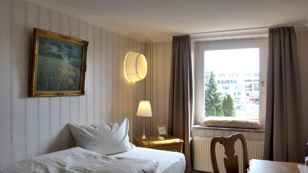 Romantisches Hotel Zur Traube Schwerin シュヴェリーン エクステリア 写真